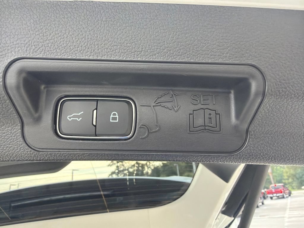 Certified 2025 Ford Explorer Active w/ Active Comfort Package RWD image 10