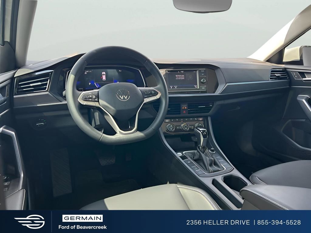 Used 2024 Volkswagen Jetta SE image 9