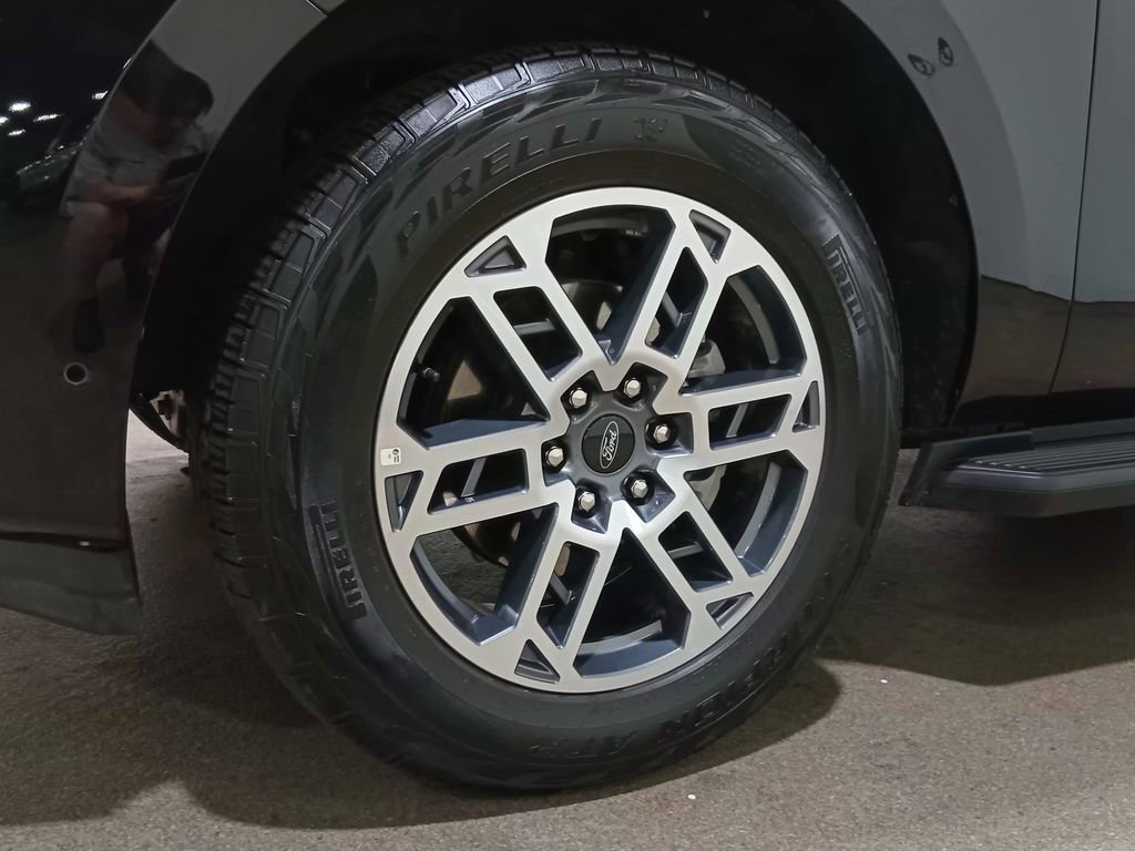 Certified 2025 Ford Expedition Active AWD/4WD image 11