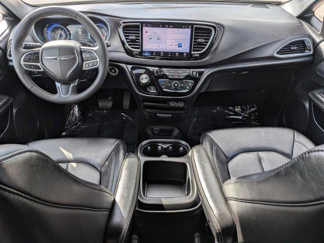 Used 2025 Chrysler Pacifica Select FWD image 20