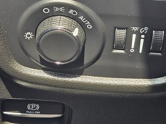 Used 2025 Jeep Grand Cherokee L Altitude RWD image 36