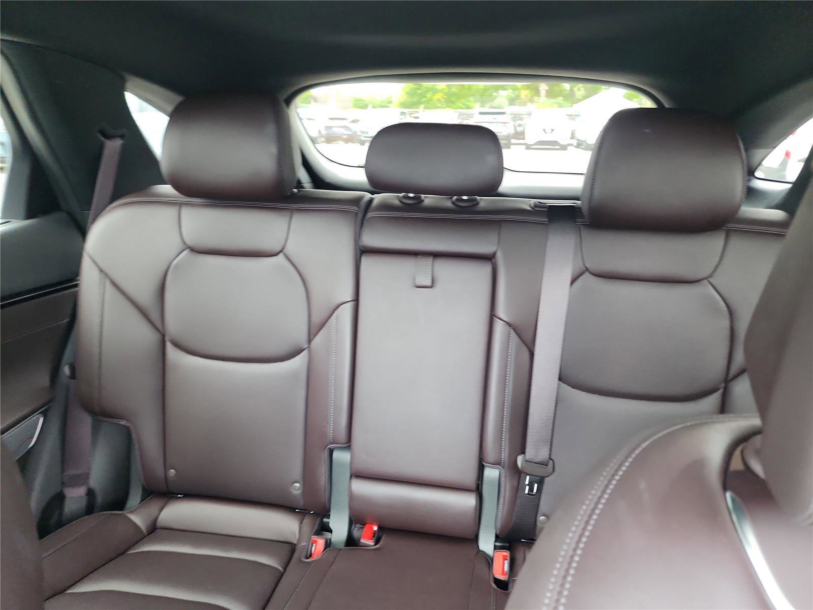 Used 2022 Genesis GV70 2.5T w/ Advanced Package image 18