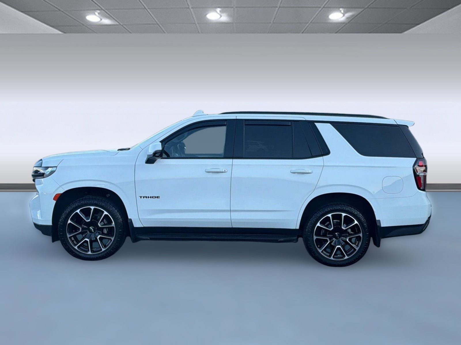 Used 2024 Chevrolet Tahoe RST w/ Luxury Package AWD/4WD image 2