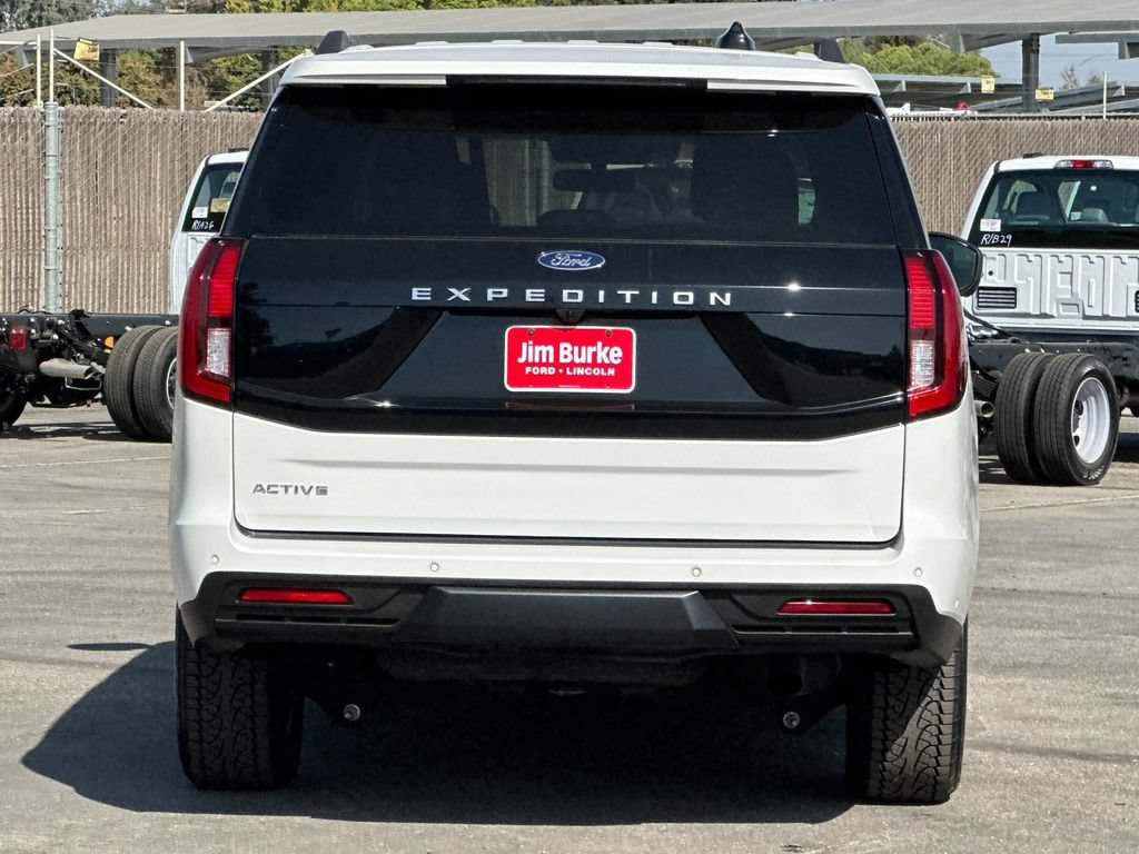 Certified 2025 Ford Expedition Active AWD/4WD image 4
