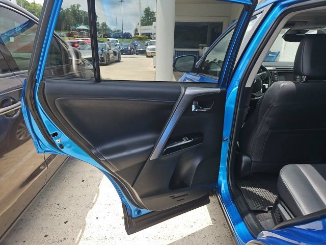 Used 2018 Toyota RAV4 Limited AWD/4WD image 17