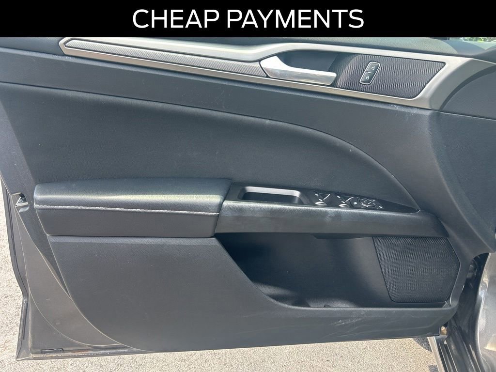 Certified 2017 Ford Fusion SE w/ Fusion SE Technology Package FWD image 8