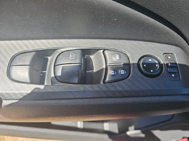 Used 2025 Nissan Altima 2.5 SV FWD image 27