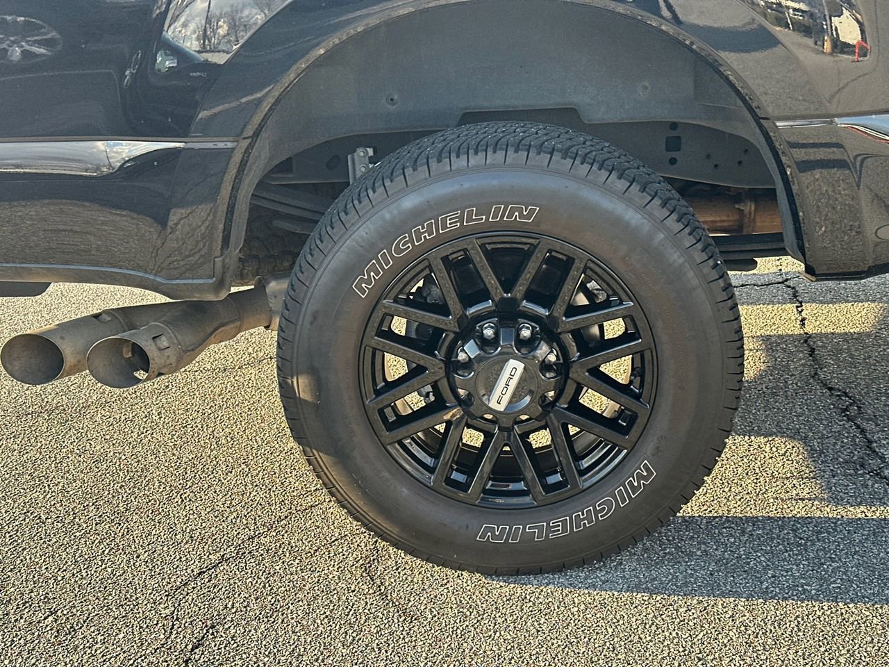 Certified 2022 Ford F250 Lariat w/ Black Appearance Package image 19