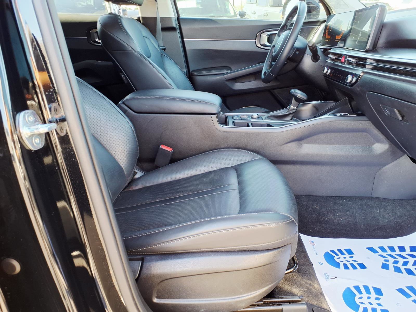 Used 2024 Kia Sorento S FWD image 11