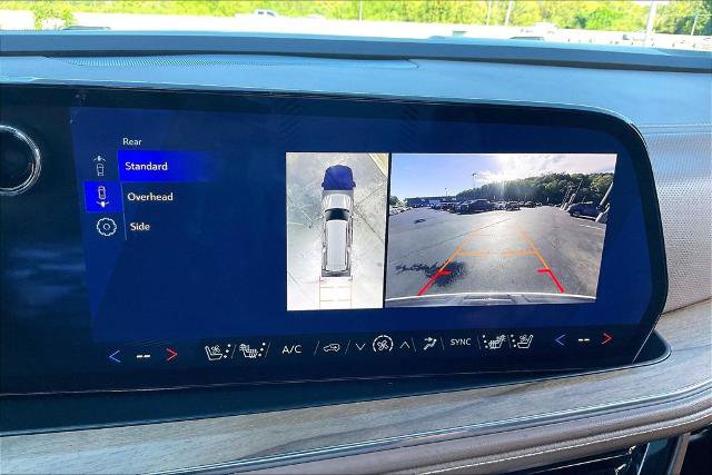 Used 2025 Chevrolet Suburban High Country RWD image 21
