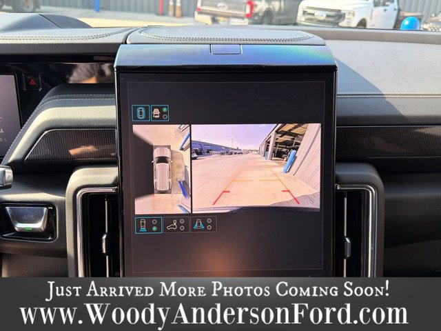 Used 2025 GMC Yukon Elevation w/ LPO, Elevation Black Package AWD/4WD image 13