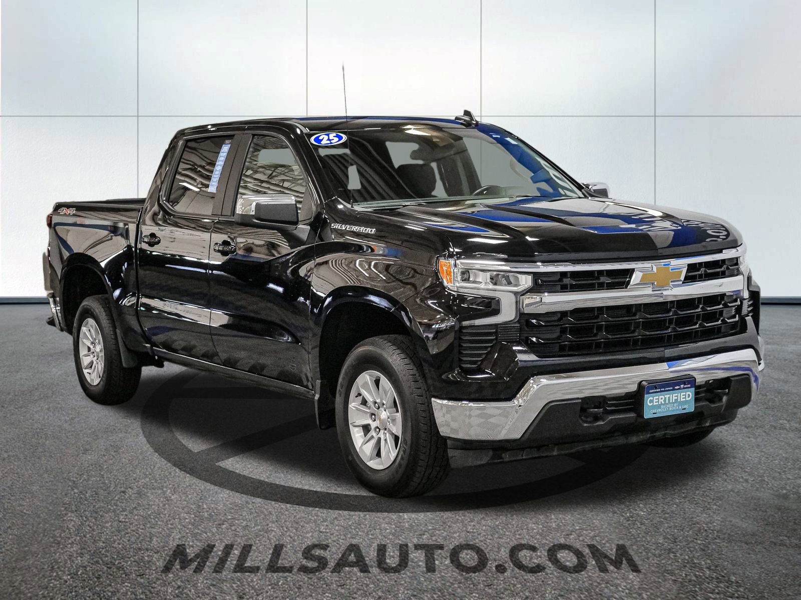 Used 2025 Chevrolet Silverado 1500 LT image 2