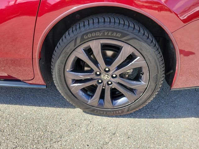 Used 2022 Toyota Sienna XSE image 9