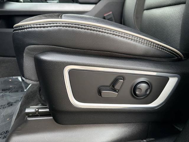Used 2023 RAM 1500 Laramie AWD/4WD image 18