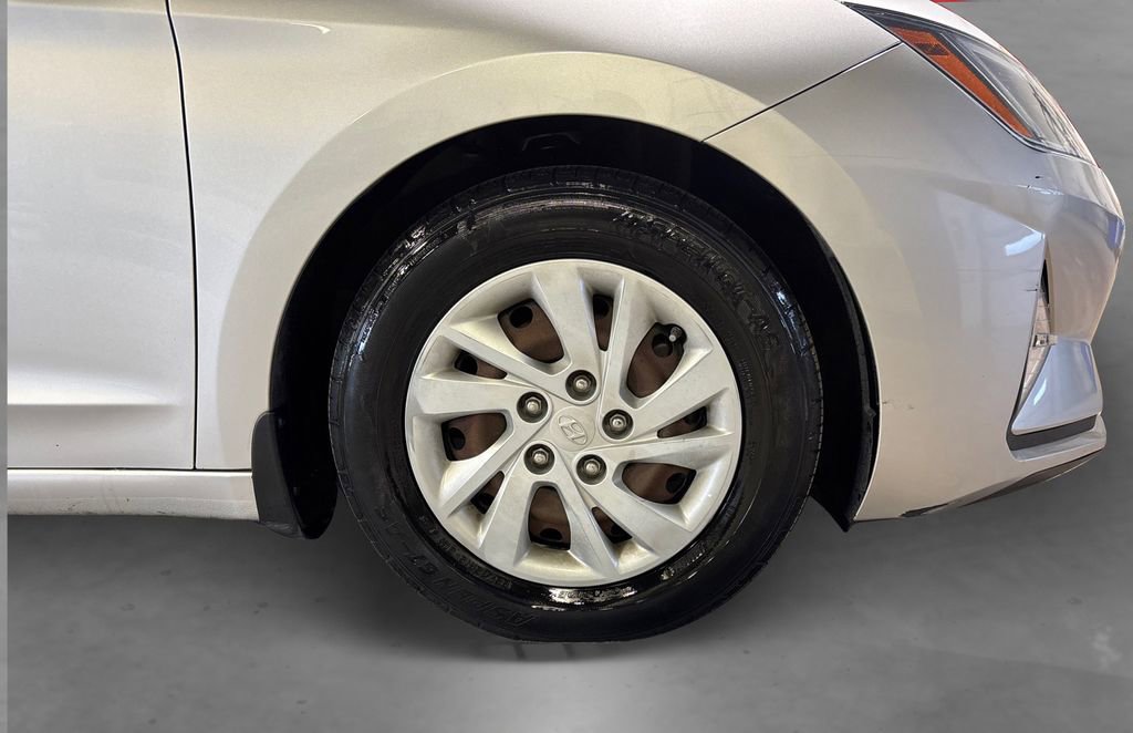 Used 2019 Hyundai Elantra SE w/ Cargo Package FWD image 18