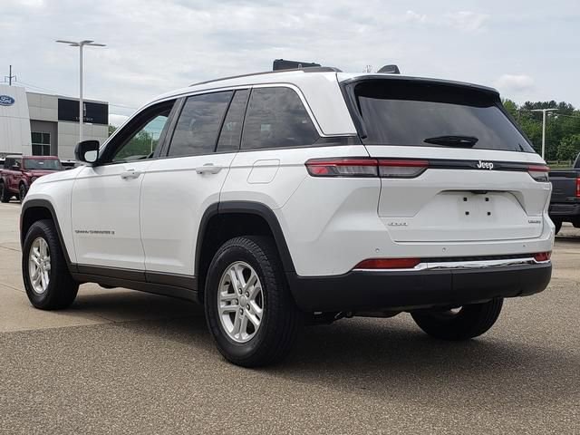 Used 2023 Jeep Grand Cherokee Laredo w/ Luxury Tech Group I AWD/4WD image 7