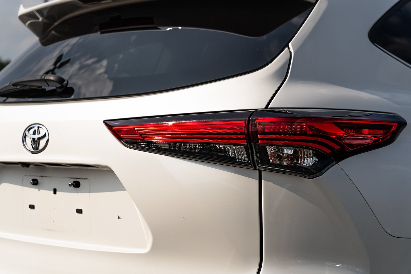 Used 2020 Toyota Highlander Limited FWD image 14