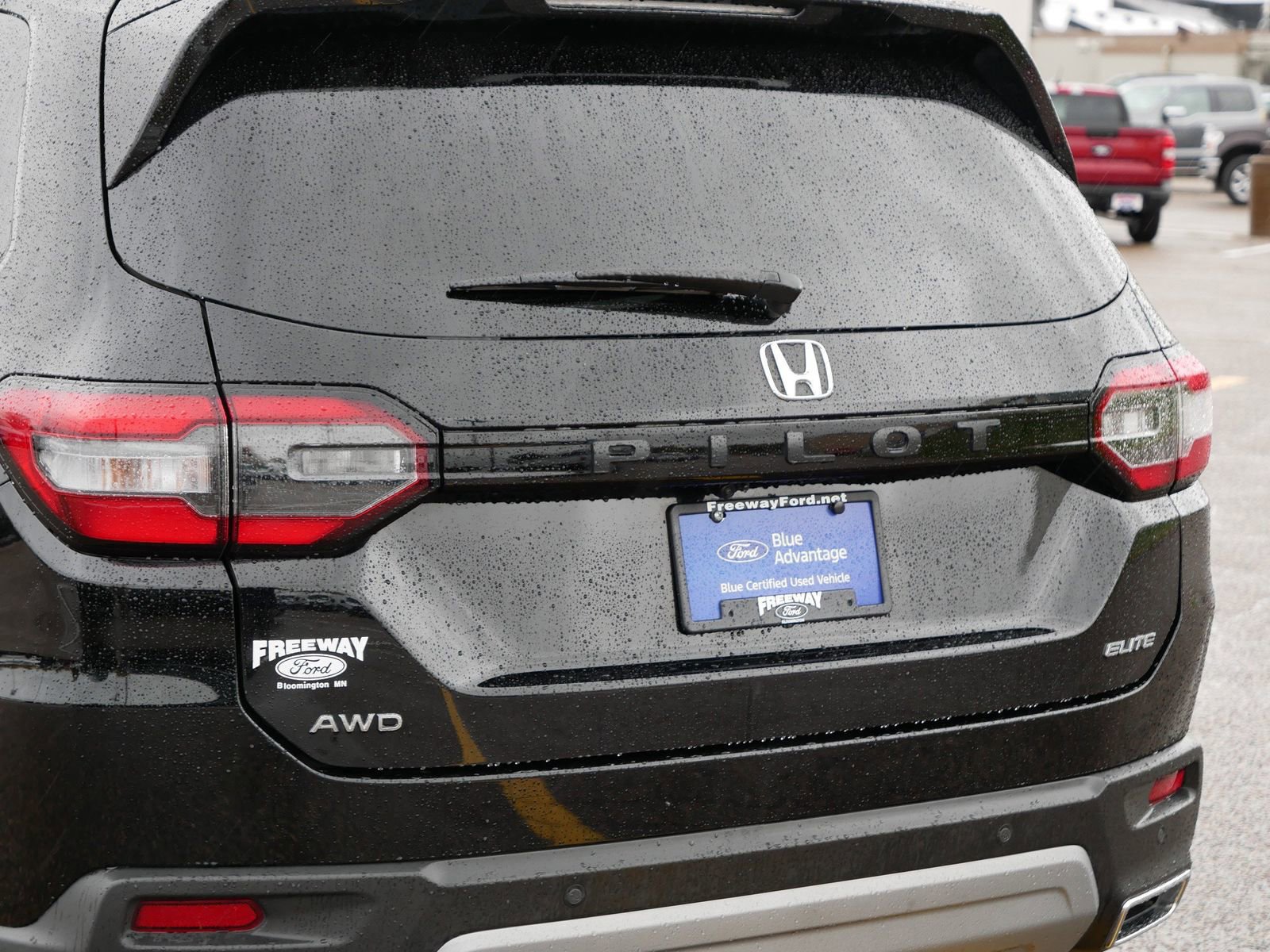 Used 2025 Honda Pilot Elite image 12