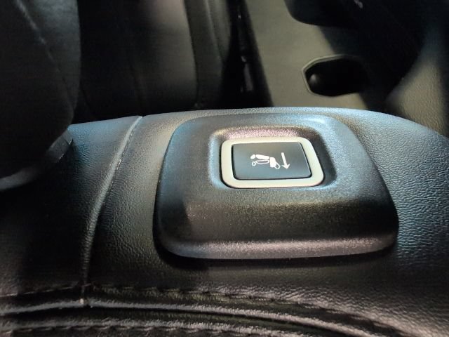 Used 2023 Jeep Wagoneer Series II AWD/4WD image 34