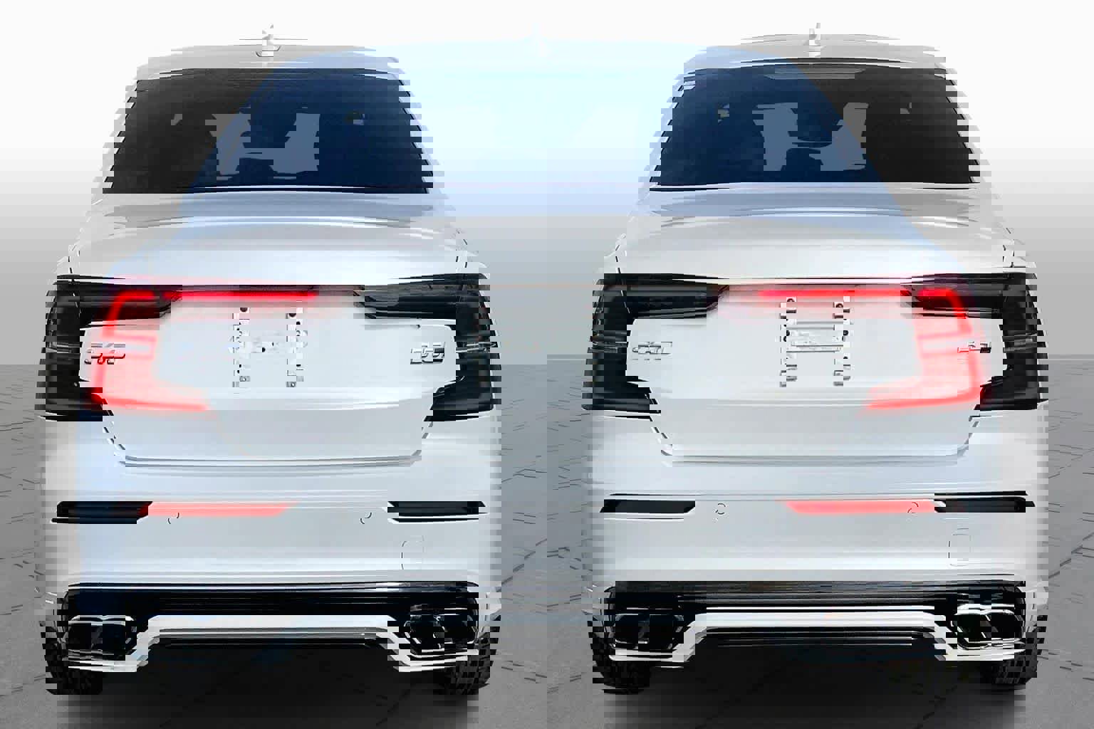 Used 2022 Volvo S60 B5 R-Design image 2