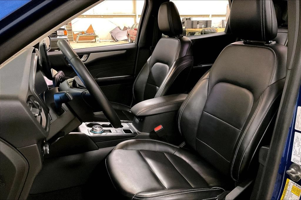 Certified 2023 Ford Escape Platinum AWD/4WD image 23