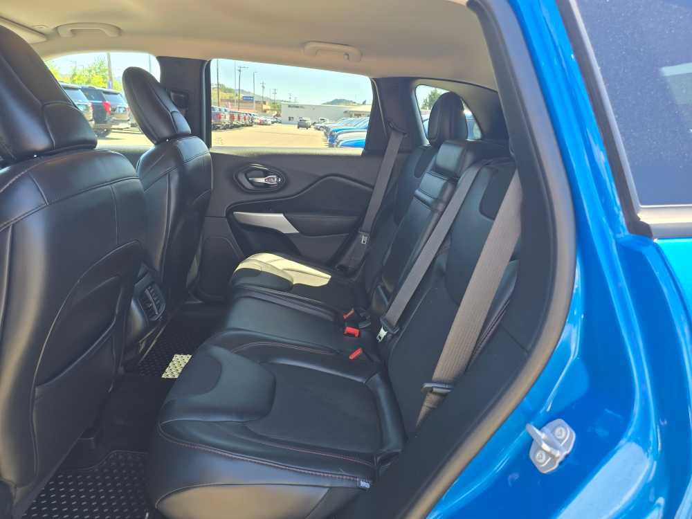 Used 2018 Jeep Cherokee Trailhawk w/ Trailer Tow Group AWD/4WD image 16