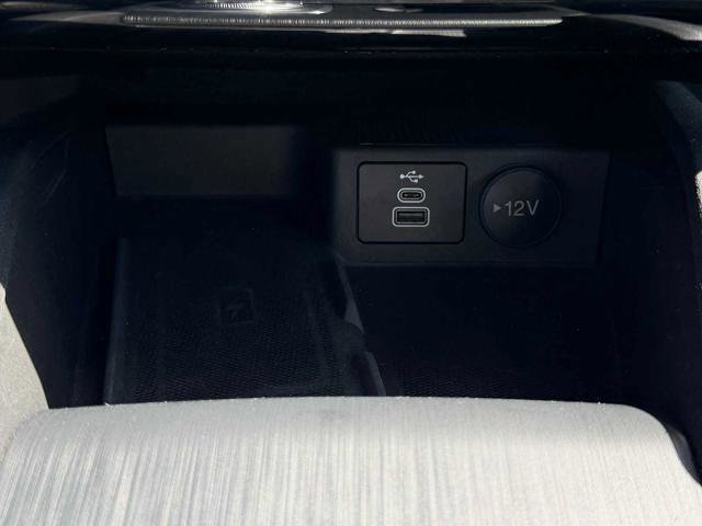 Certified 2025 Ford Escape Platinum AWD/4WD image 17