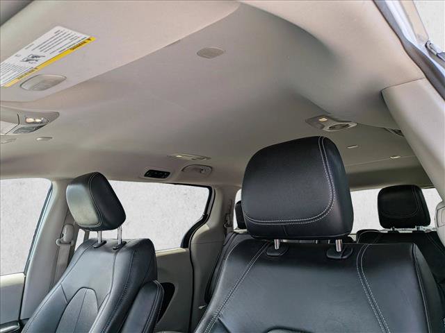 Used 2022 Chrysler Pacifica Touring-L FWD image 17