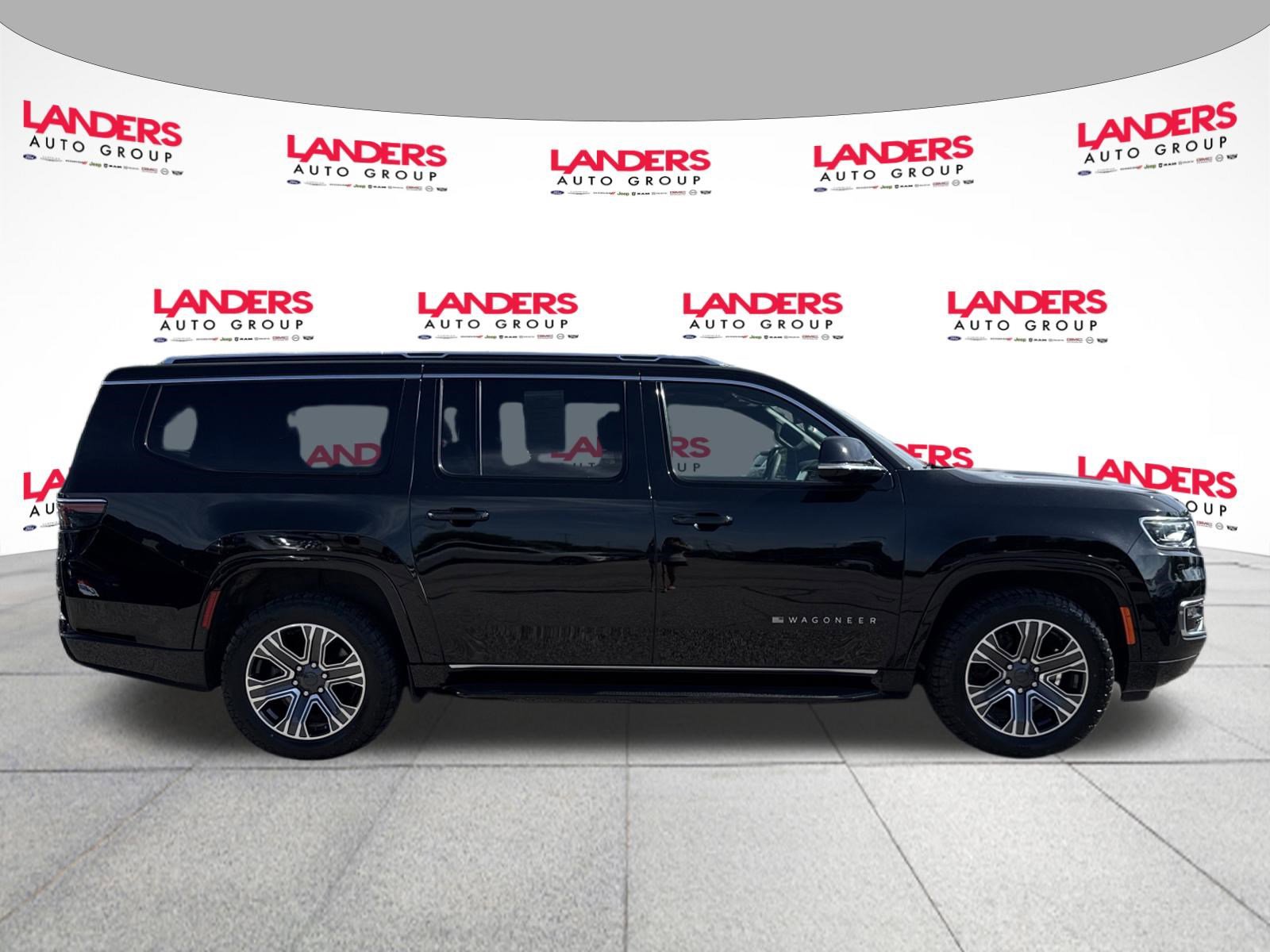 Used 2023 Jeep Wagoneer L 4WD w/ Premium Group I image 2