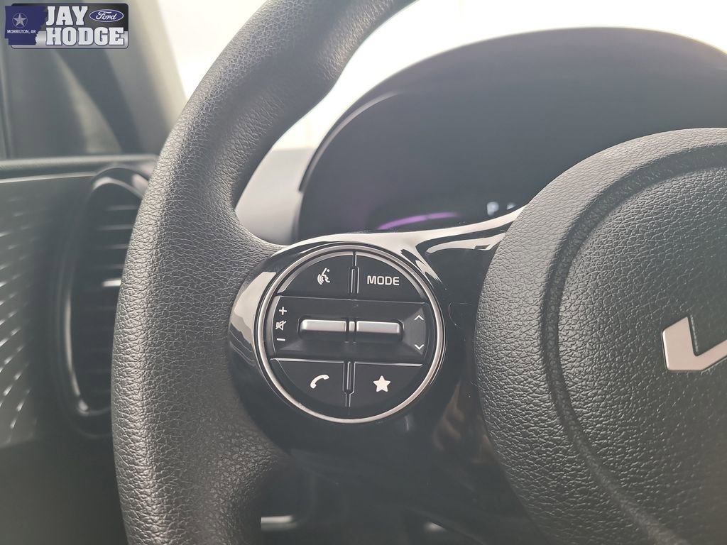 Used 2025 Kia Soul LX w/ LX Technology Package image 17