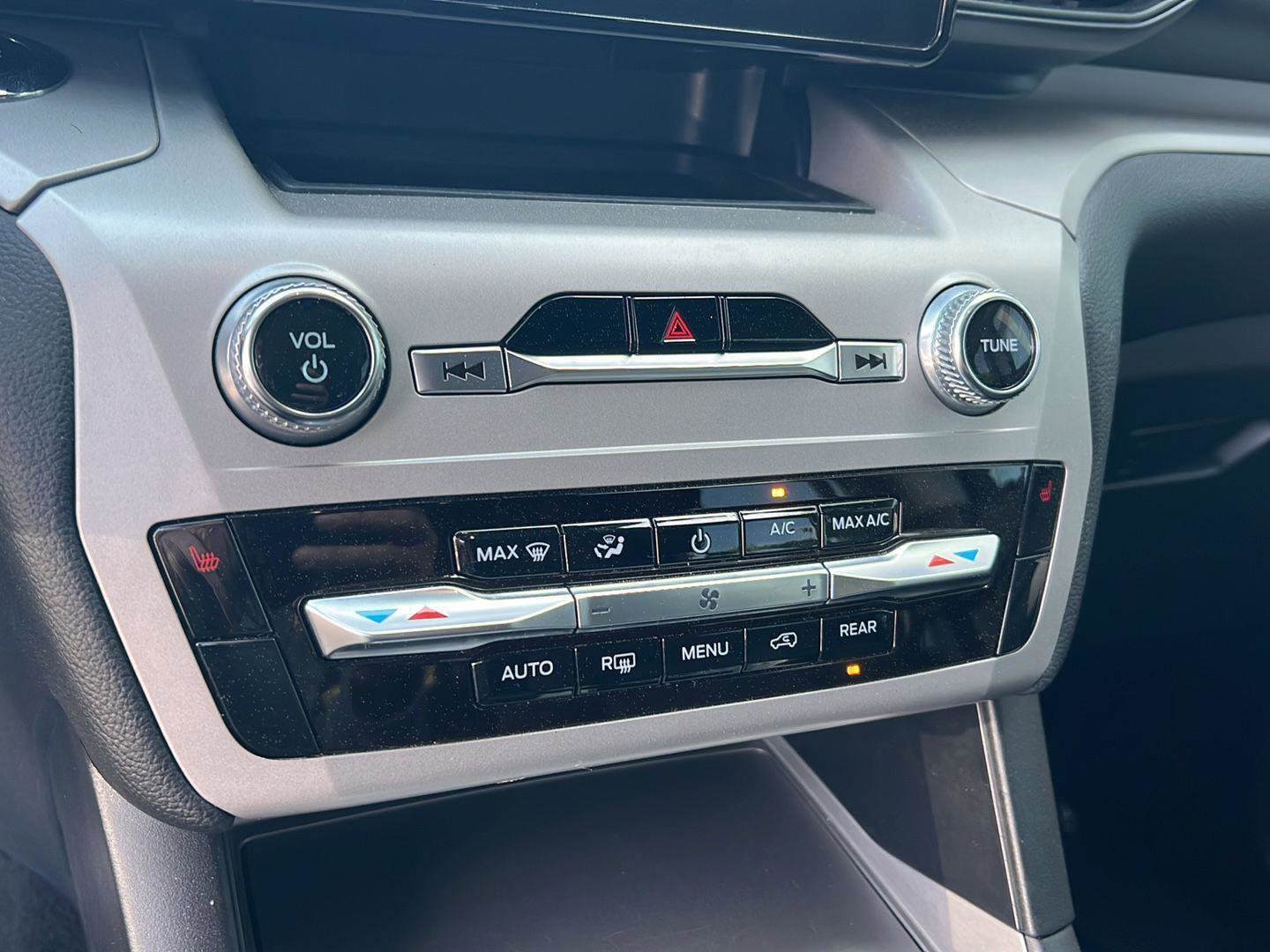 Certified 2023 Ford Explorer XLT image 26