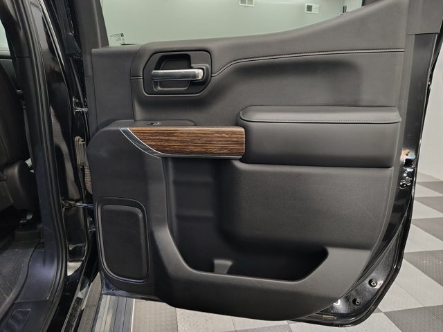 Used 2019 Chevrolet Silverado 1500 High Country w/ Technology Package AWD/4WD image 16