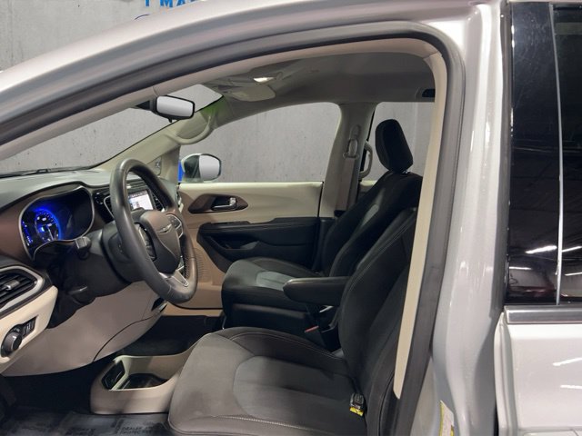 Used 2023 Chrysler Voyager LX FWD image 12