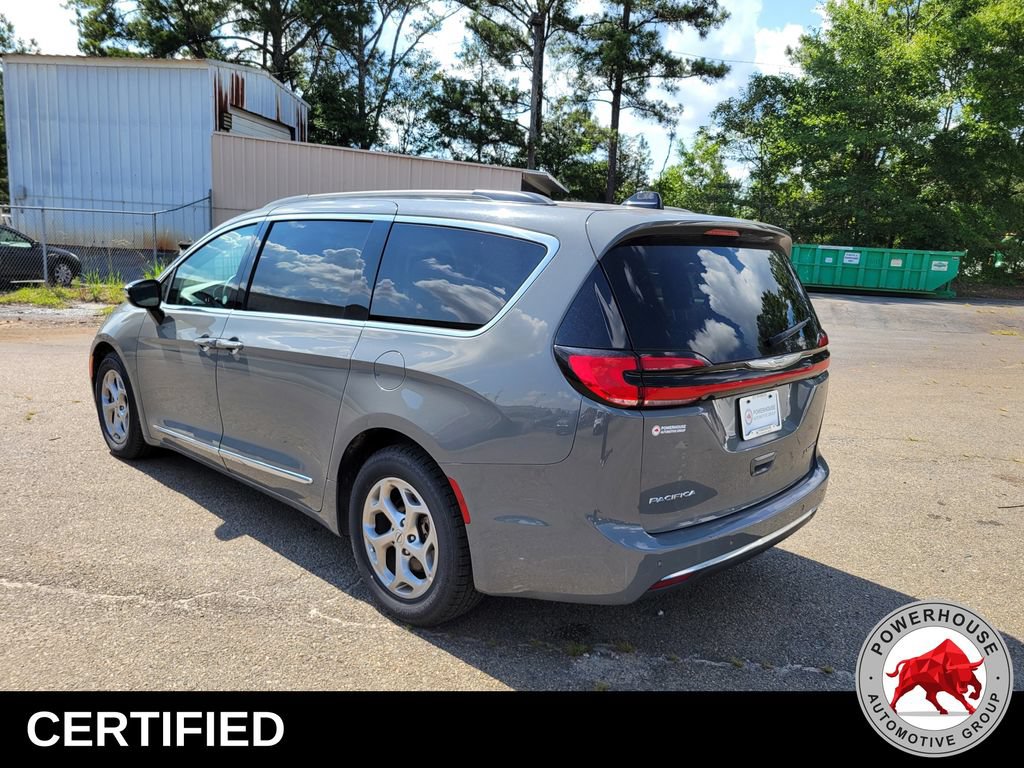 Used 2023 Chrysler Pacifica Limited FWD image 3