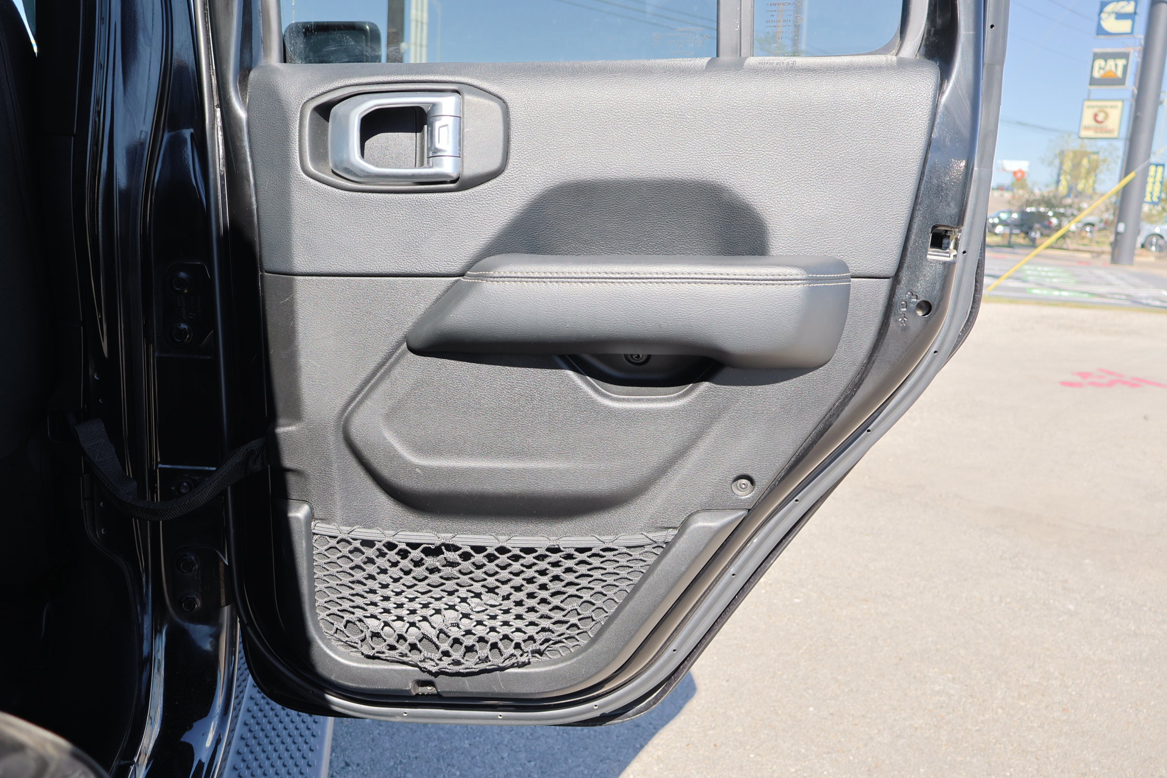 Used 2019 Jeep Wrangler Unlimited Sahara image 32