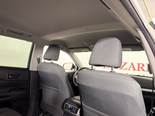 Used 2017 Toyota Highlander LE FWD image 37