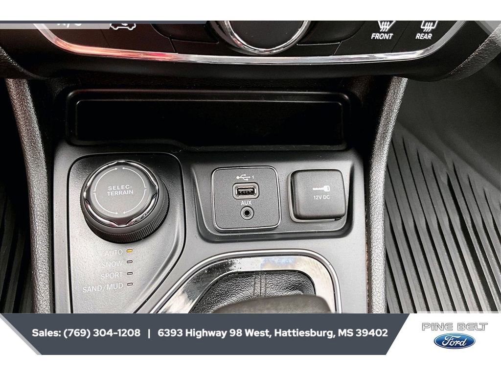 Used 2021 Jeep Cherokee Latitude Plus AWD/4WD image 22