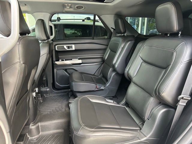 Certified 2022 Ford Explorer XLT w/ Equipment Group 202A image 15