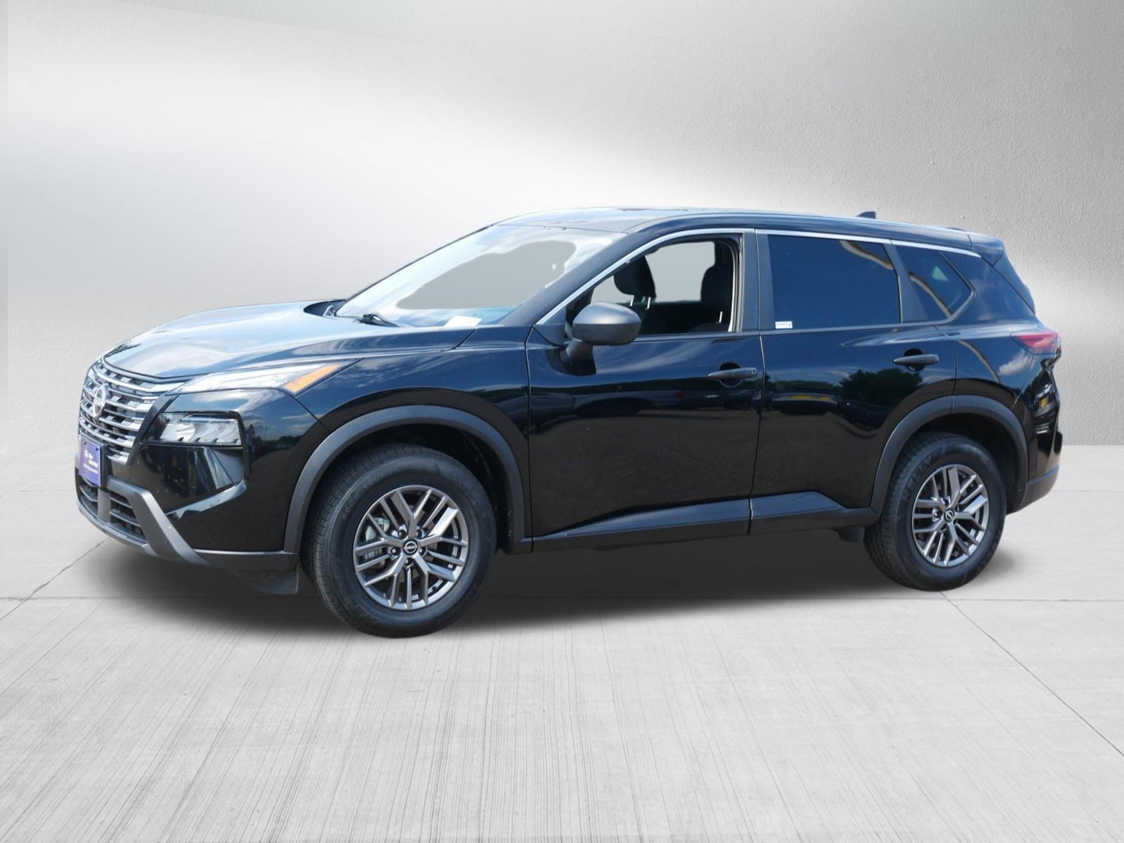 Used 2024 Nissan Rogue S AWD/4WD image 3