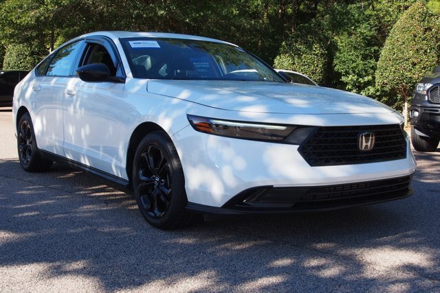 Used 2025 Honda Accord SE image 1