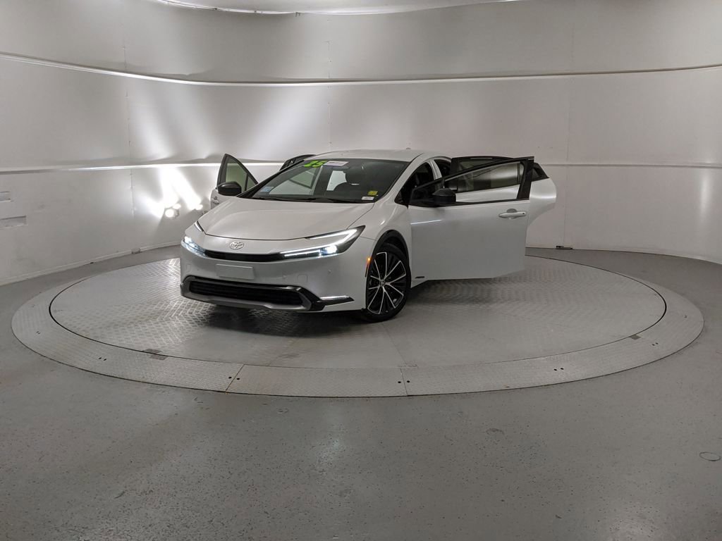 Used 2025 Toyota Prius XLE image 12