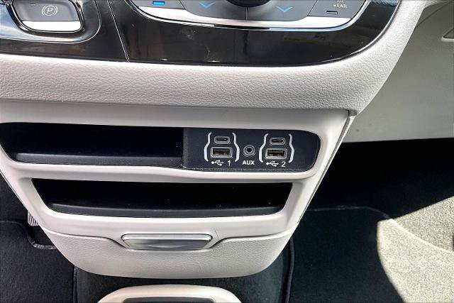 Used 2024 Chrysler Pacifica Touring-L FWD image 33