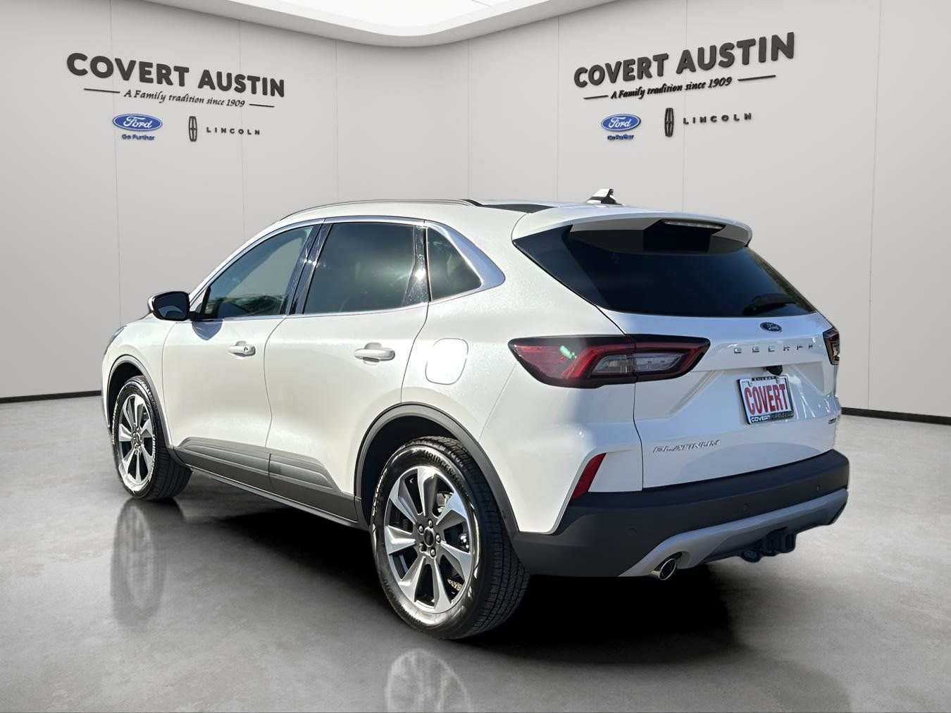 Certified 2025 Ford Escape Platinum w/ Class II Trailer Tow Package image 3