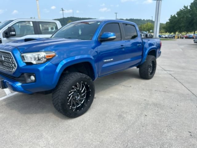 Used 2018 Toyota Tacoma TRD Sport AWD/4WD image 22