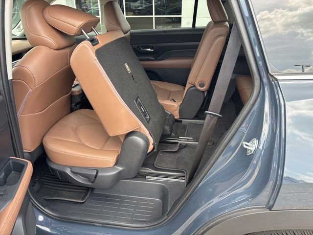 Used 2025 Toyota Grand Highlander AWD image 29