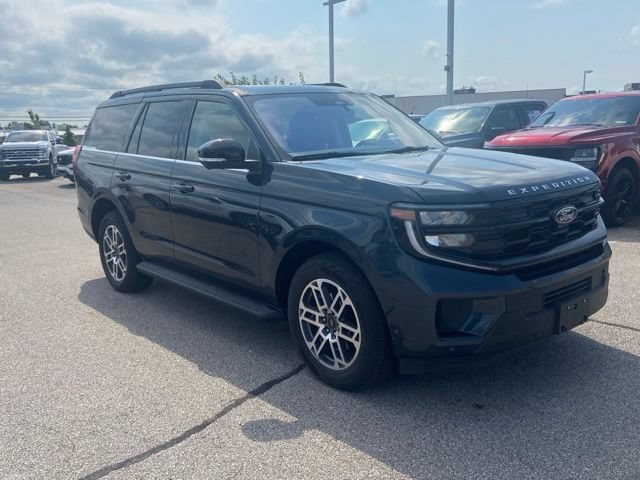 Certified 2025 Ford Expedition Active AWD/4WD image 2