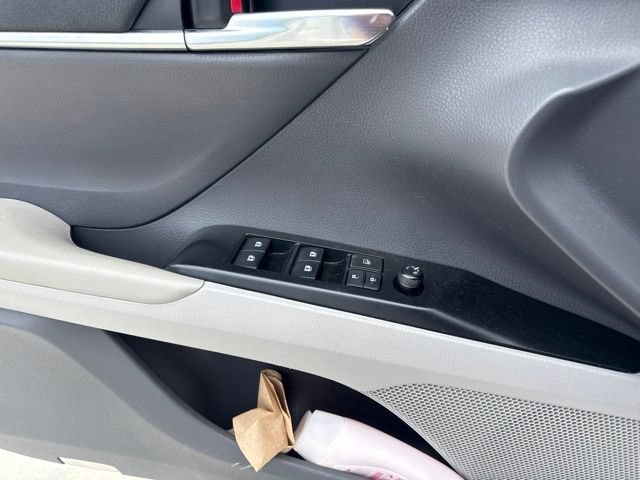 Used 2019 Toyota Camry SE w/ Audio Package FWD image 29