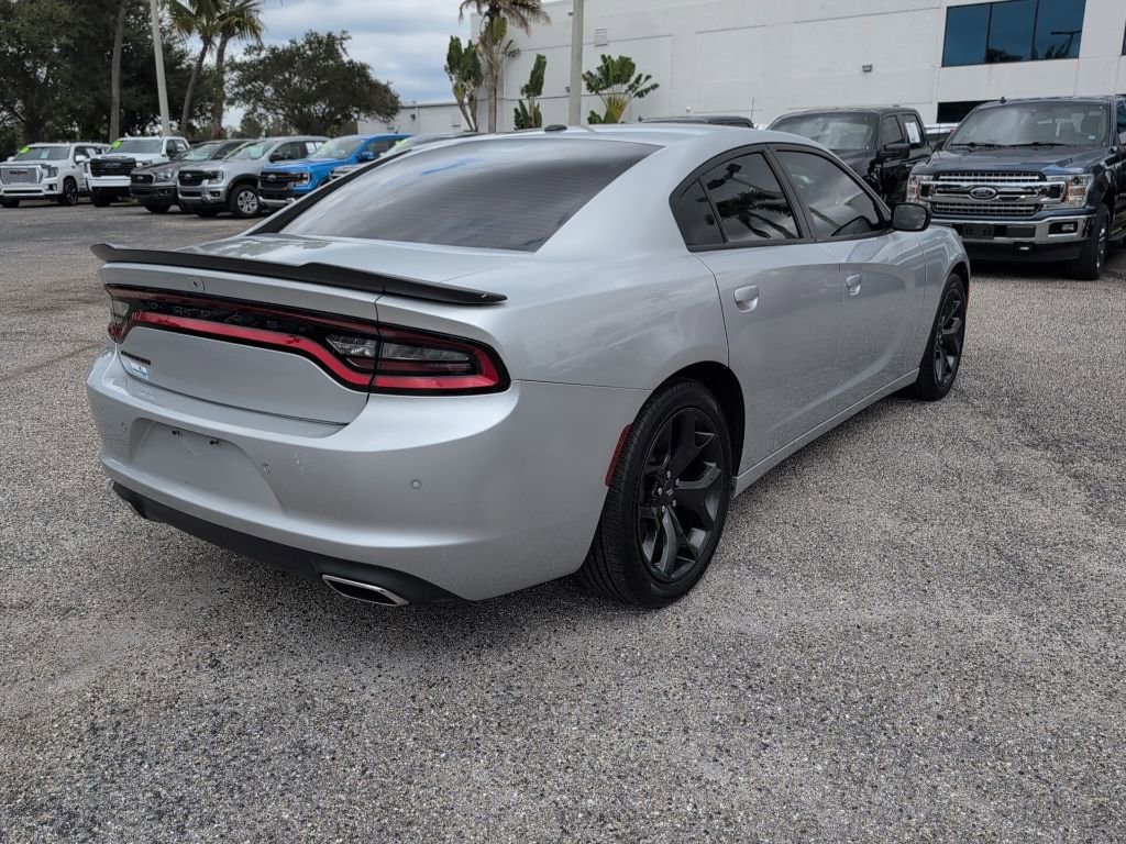 Used 2020 Dodge Charger SXT w/ Blacktop Package image 3