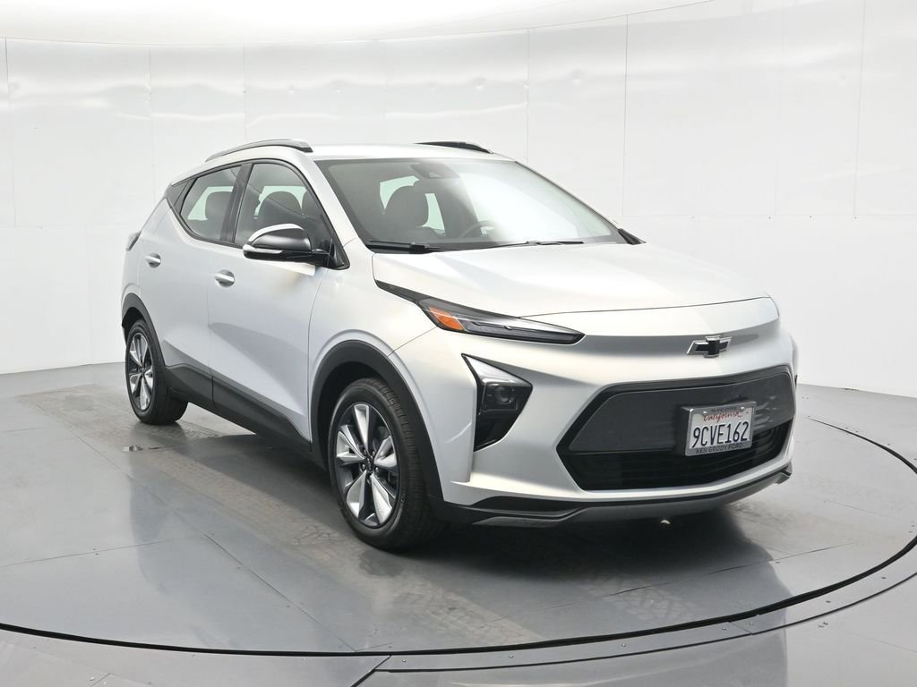 Used 2022 Chevrolet Bolt EUV LT w/ Convenience Package image 8
