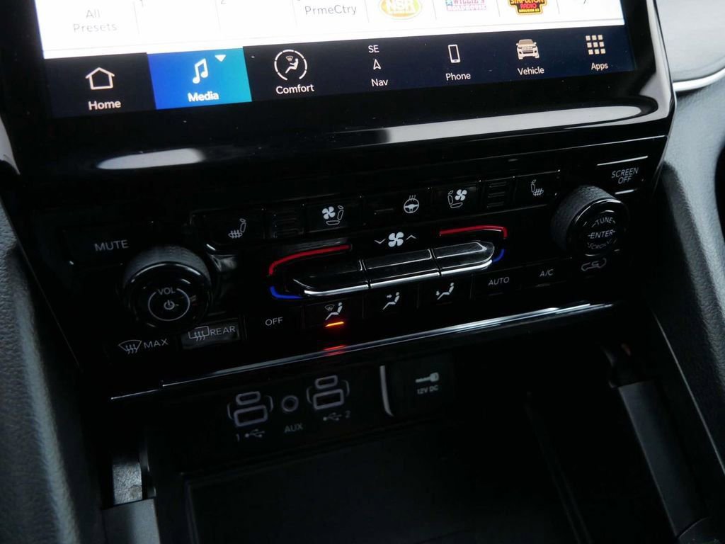 Used 2024 Jeep Grand Cherokee Limited w/ Luxury Tech Group II image 26